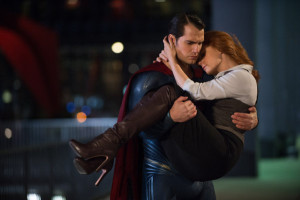(L-r) HENRY CAVILL as Superman and AMY ADAMS as Lois Lane in Warner Bros. Pictures’ action adventure “BATMAN v SUPERMAN: DAWN OF JUSTICE,” a Warner Bros. Pictures release. Clay Enos/ ™ & © DC Comics